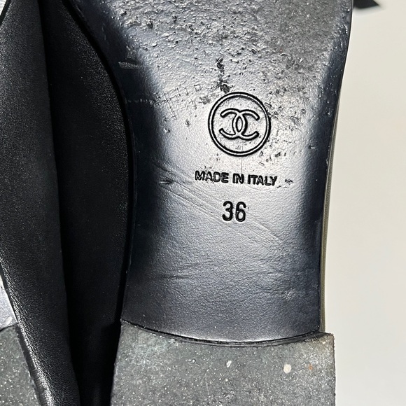 CHANEL Women's Black and Silver Flats - Picture 10 of 10